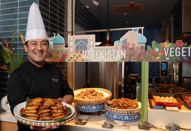 【凱渡廣場酒店】pelago 百匯廚的行政副主廚 Chef Adil 來自烏茲別克, 集結近 20 國料理。（圖／凱渡廣場酒店提供）