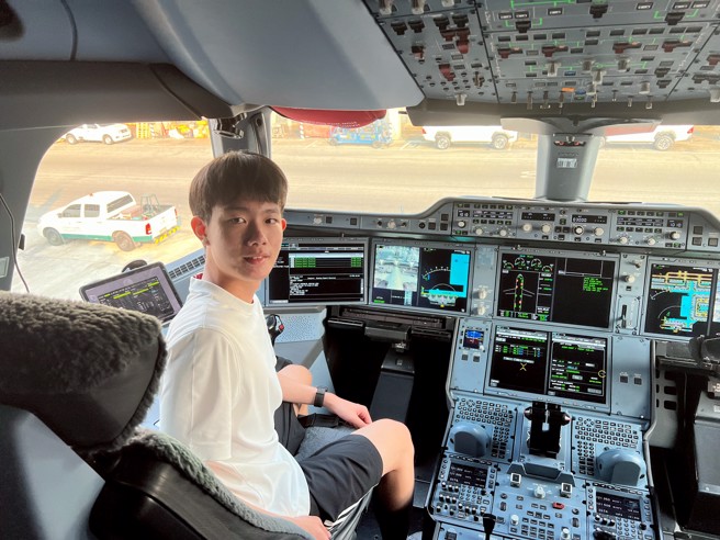 17歲的高中生YouTuber「捷運王」以獨特視角記錄台灣（圖／捷運王提供）