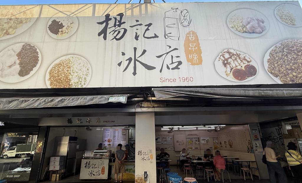 從大稻埕圓環遷至西門町後，楊記玉米冰店面就一直在現址。(施景耀 攝)