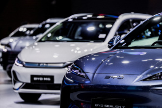 美國根本拚不過！ 福特執行長認了：陸電動車完全制霸