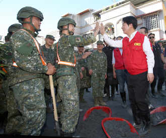 黄士修曝「铲子超人」背后警讯     网一面倒赞同
