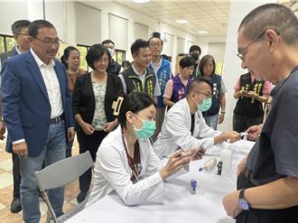 侯友宜力推雙疫苗！「左流右新」雙重保護