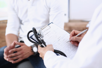 印度法官審性侵愕見「醫師鬼畫符」 下令醫學院學生練字