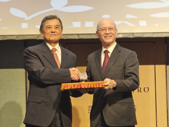 促進會理事長交接 前體育署長何卓飛接任