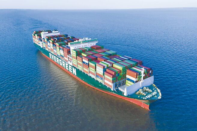 長榮10月31日起首度與萬海、陽明聯手，以艙位共享方式，周班經營CIM航線（華北－印尼／馬來西亞）航線。圖／本報資料照片