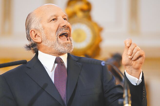 美国商务部长卢特尼克提议美台晶片生产「五五分」，对台湾经济和全球晶片产业都会带急剧转变。（美联社）