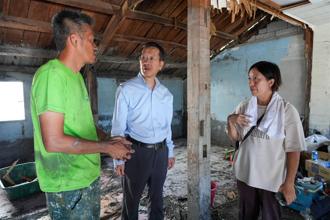 顧部長慰勉救災部隊 探視受災官兵住家