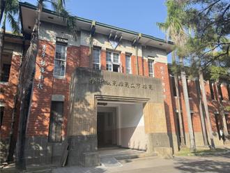 雄中國文師疑偽造影印收據A學生錢 課堂播《中文怪物》打混