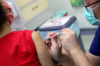 公費流感疫苗打氣旺 首日接種量創2021年來最高