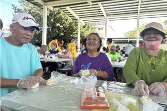 創世攜手百人做月餅！馬蘭阿嬤手作「只給孫」不留兒女 全場笑翻
