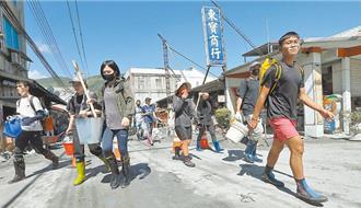 交通伙食費全包！北大補助「鏟子超人」 揪師生送暖花蓮