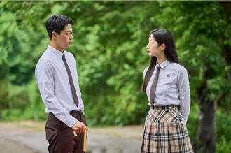 《爱的迫降》鲜肉李新英搭檔TWICE多贤谈情 月底与河锡辰来台会粉