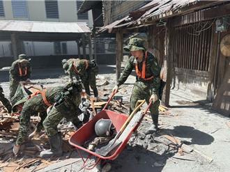 第5作戰區持續投入花蓮災區 國軍不畏悶熱助重建家園