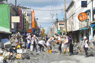 淡水「崁頂超人」滿車志工 中秋奔赴花蓮救援