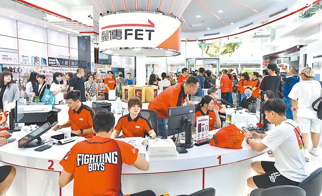 远传电信1日开出电信业第一枪，2026年起将针对仍使用纸本帐单的用户，酌收每期10元工本费。（本报资料照片）