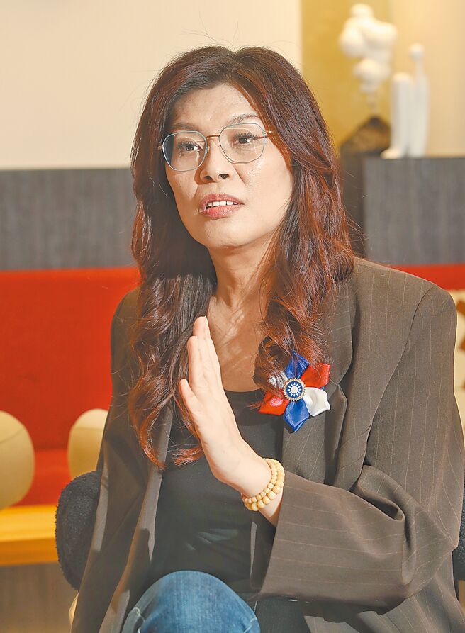 國民黨主席候選人鄭麗文專訪，暢談國民黨目前困境及未來規畫藍圖。（王英豪攝）