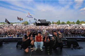 血肉果汁機嗨翻釜山搖滾 全場轟動成當日最熱話題