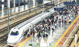 陸全國鐵路於11日起實行新的列車運行圖