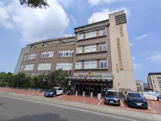 桃园龙潭31岁警休假完未到班！同事急找锁匠开门 赫见他倒地身亡