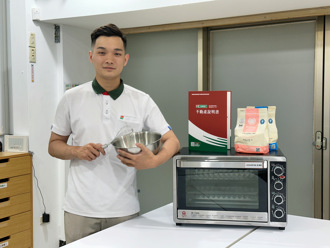 信義房屋郭承翰辦社區烘焙課、替失親兒做蛋糕 闖出獨特房仲路