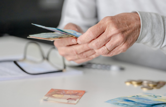 極省夫妻存860萬退休！不外食不買新衣 最後卻崩潰超後悔