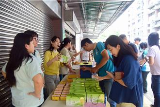 書籤傳愛 僑泰高中師生義賣募款 助花蓮災區重建