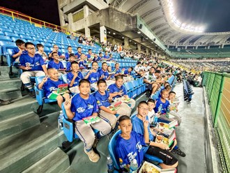 永庆加盟四品牌高雄经管会邀员工看棒球 力挺在地棒球队「台钢雄鹰」