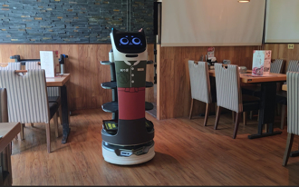 中時財知道》從送餐到醫療導覽 機器人正全面進軍台灣服務業！