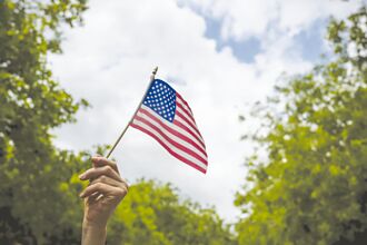 商品期貨趨勢專欄－美政府停擺 黃金、原油走勢兩樣情