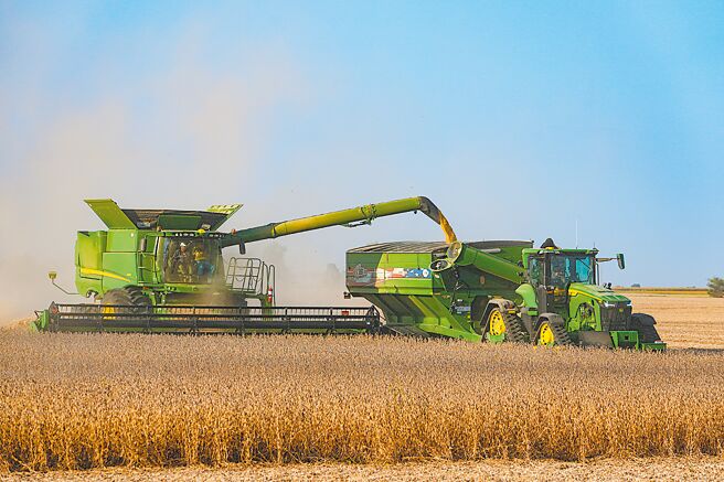 为报復美国关税措施，中国自2月以来停止购买美国大豆，为美国带来不小衝击。（美联社）