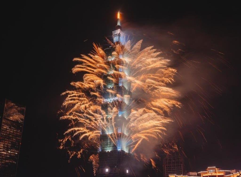 「台北趴趴GO」10月至12月推出15場大型活動,橫跨親子娛樂、藝文、生態自然展演與歲末慶典 ,包括萬聖節嘉年華、耶誕節活動、台北時裝週、馬拉松,以及「台北最High新年城-2026跨年晚會」。(北市觀傳局提供/張珈瑄台北傳真)