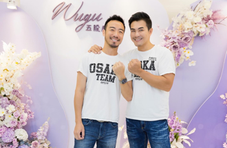 台首位男星同婚！和20年經紀人簽字登記：給母一個交代