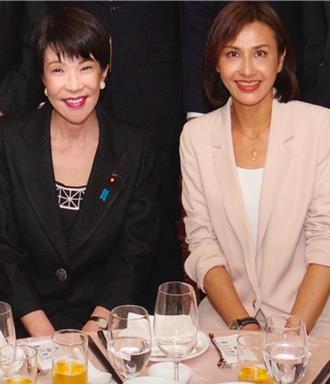 曬合照賀當選  邱議瑩：高市早苗是安倍路線堅定支持者