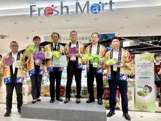 王者來了！日岡山「晴王」麝香葡萄中秋連假搶市   兩家百貨限量開賣