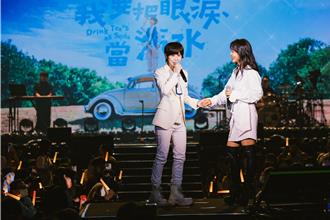 魏嘉瑩開唱製作人阿信卻缺席 丁噹突上台喊「我心生嫉妒」