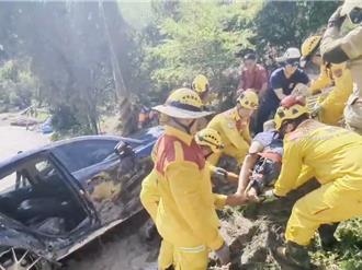 台南二寮嚴重車禍！　轎車失控擦撞機車滑落邊坡3人送醫