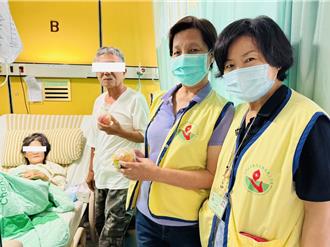 中秋送溫情！長庚醫護攜手學生「蘋安送暖」 讓患者重拾笑容