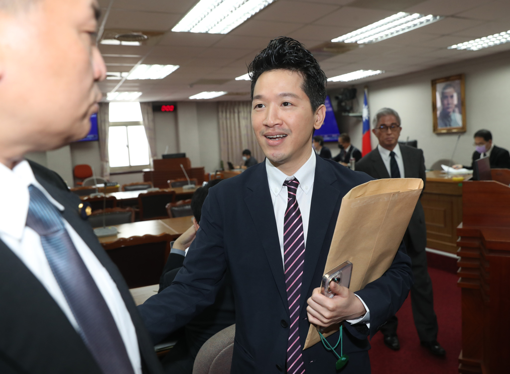 綠派王義川戰桃園市長？ 白營主任爆：反而看到何志偉