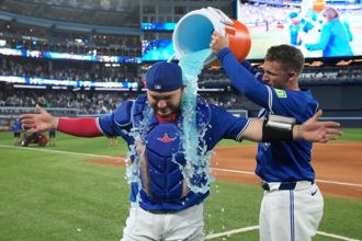 MLB》蓝鸟10比1痛宰洋基 暌违9年季后赛首胜