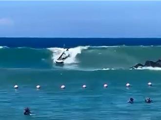 風浪太大打翻小琉球膠筏　男落海被救起已無生命徵象