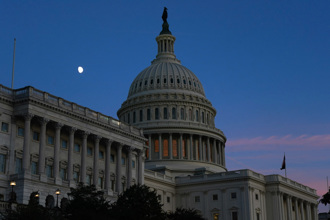 川普「找樂子」？ 130萬美軍遭欠薪  軍眷排隊領救濟