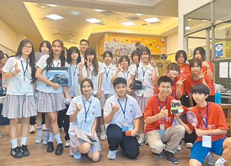 手機領軍 開啟鹽埕奶茶地圖