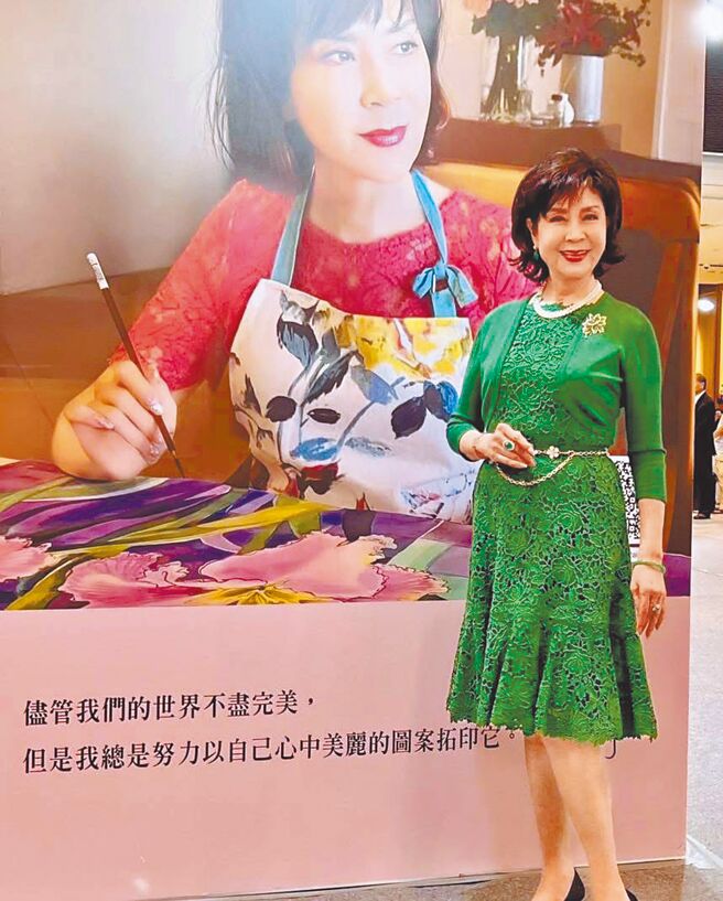 白嘉莉到高雄开艺术展，吸引大批海内外粉丝朝圣。（摘自白嘉莉脸书）