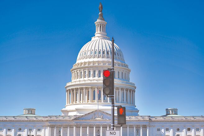 美政府關門久拖，經濟衝擊可能加劇、股市恐多頭變空頭。（新華社）