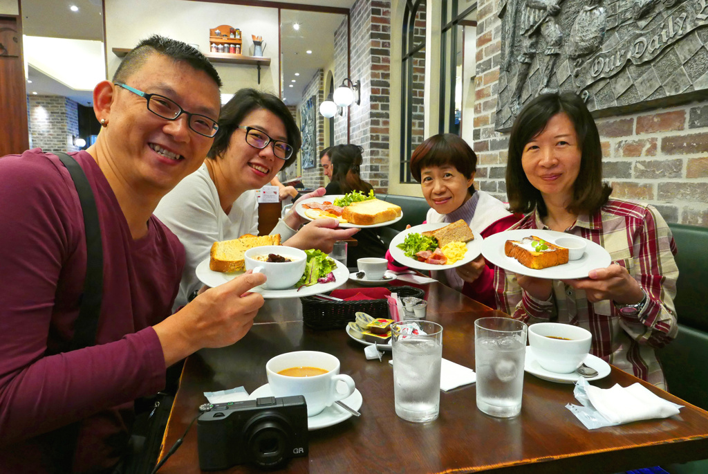 進進堂提供的早餐套餐經濟實惠又好吃，和自家生產的麵包一樣出名。(東尼叔 攝)