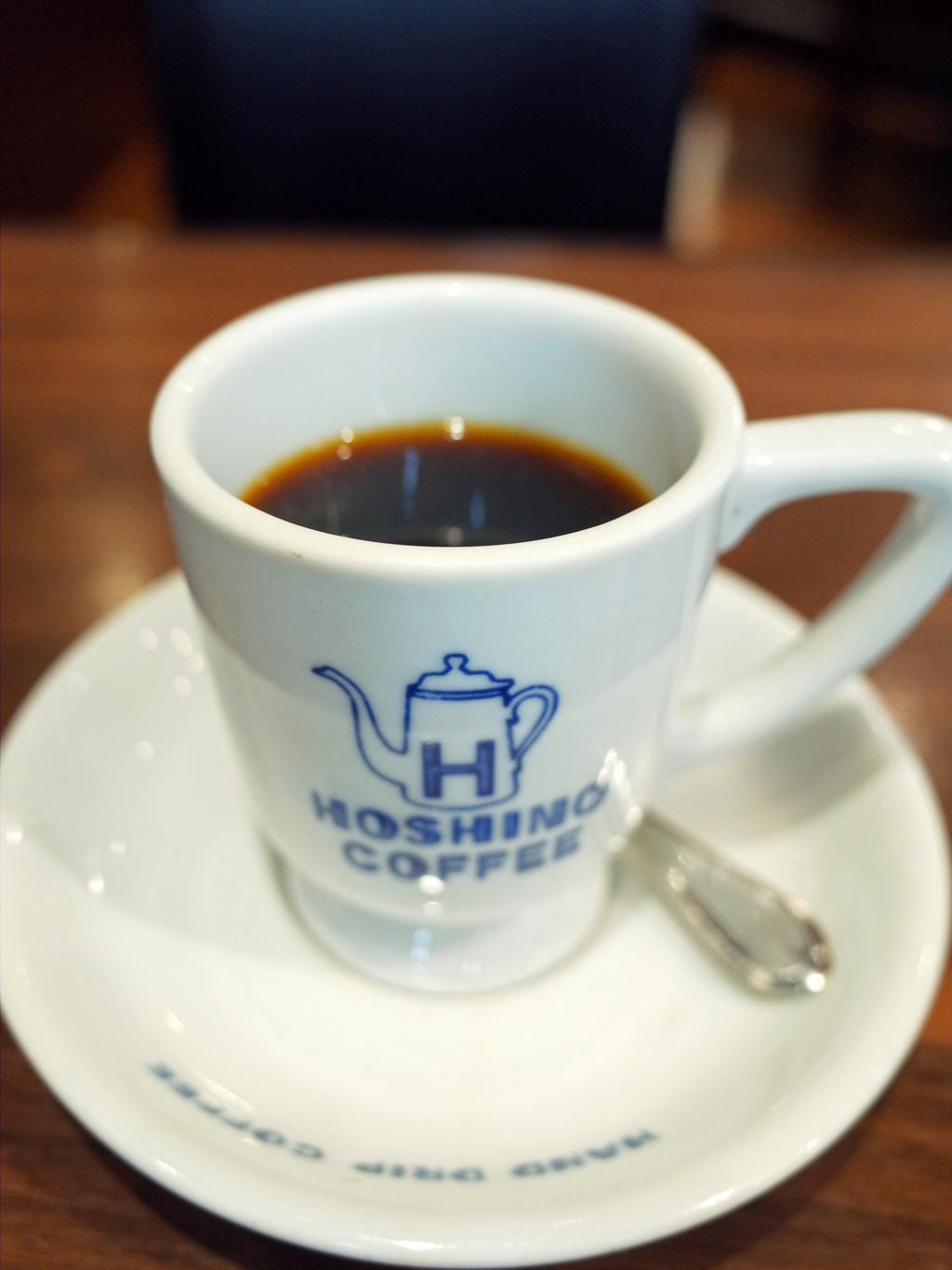 星乃珈琲店的咖啡全部現場手沖，小小一杯便足以讓人精神提振。(東尼叔 攝)