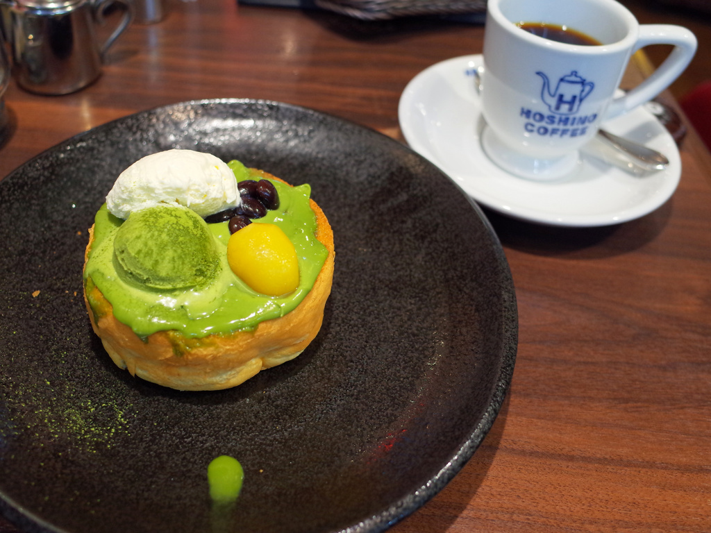 星乃珈琲店京都限定的抹茶厚鬆餅，是其他縣市吃不到的甜品。(東尼叔 攝)

