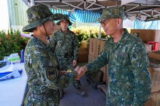 陳忠文慰勉災區後勤支援官兵 肯定辛勞付出