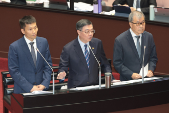 運動部長李洋首次立院備詢   因一問題歪頭皺眉