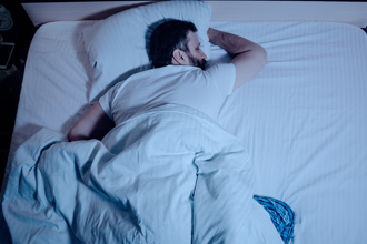 躺下秒睡≠健康 医：7成人陷缺氧危机 挣扎整夜